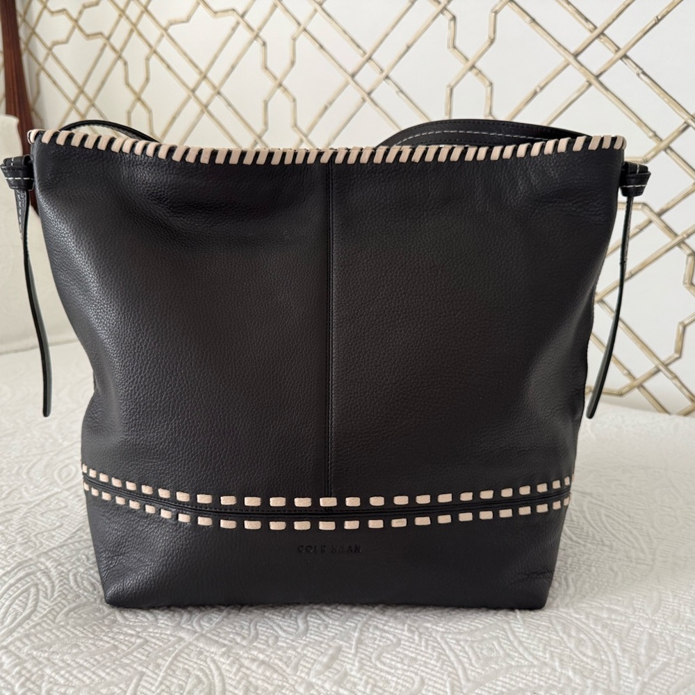 Cole Hann Black and Cream Leather 
Shoulder Bag excellent condition